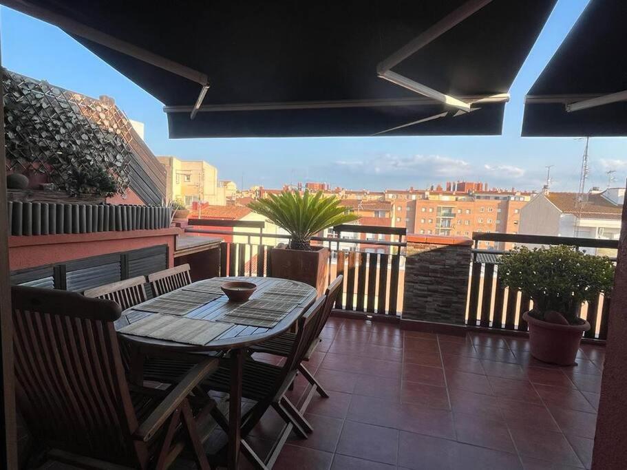 Atico Luminoso Centrico Y Comodo Apartment Figueres  Bagian luar foto